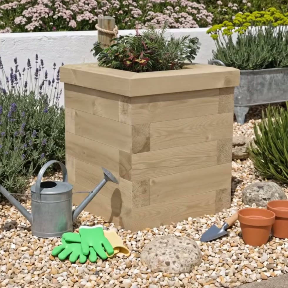 Small Wooden Cubic Garden Planter / 0.45 x 0.45 x 0.55m