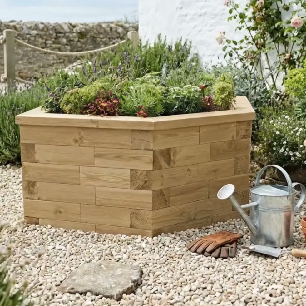 Hexagonal Garden Planter / 1.55 x 0.924 x 0.45m