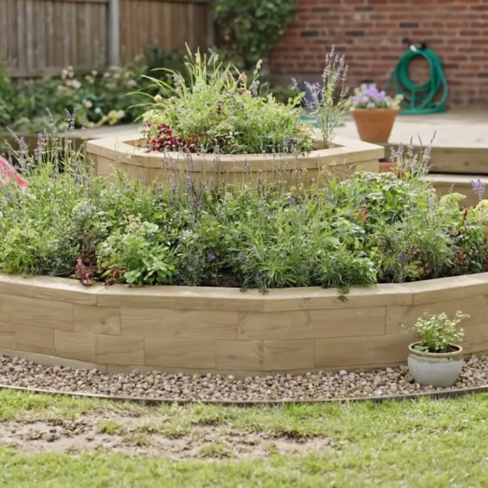Cascading Curved Corner Raised Bed / 1.8 x 1.8 x 0.45m