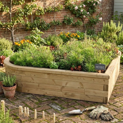 Heart Shaped Flower Bed / 2.115 x 1.5 x 0.45 m