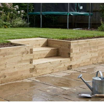Retaining Wall with Corners and Steps / 4.875 x 0.65m