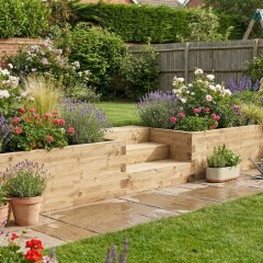 Retaining Wall With Steps / 4.125 x 0.65 m