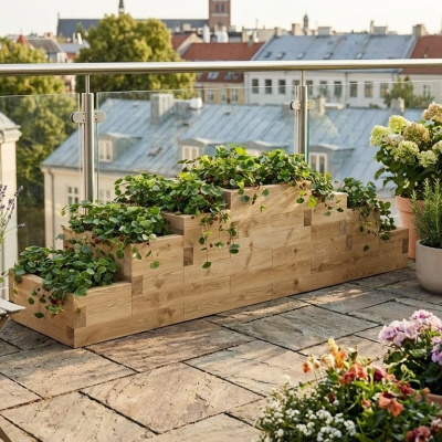 Strawberry Tower Planter / 3 x 0.75 x 0.65m