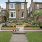 Surround Kerbing with Centerpiece / 6.675m x 6.4m x 0.45m