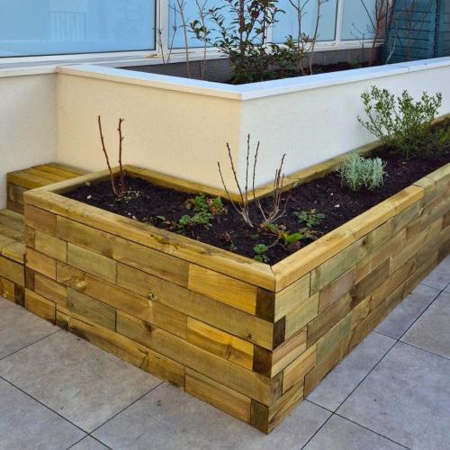 Gabriel’s rooftop L-shaped planter with steps
