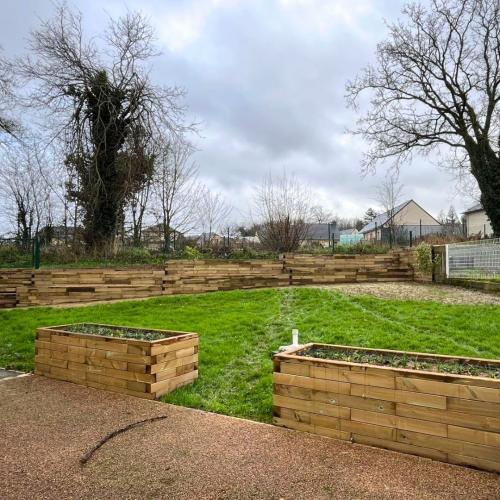 Stéphane's retaining wall & raised bed garden transformation