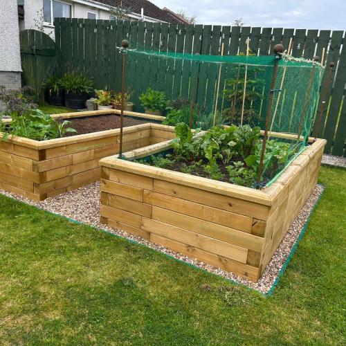 Colin and Alison's U-shaped raised planter