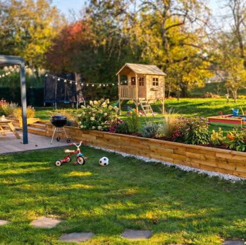 Thibaut's retaining wall with steps