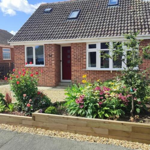 Andrea's front garden planter update