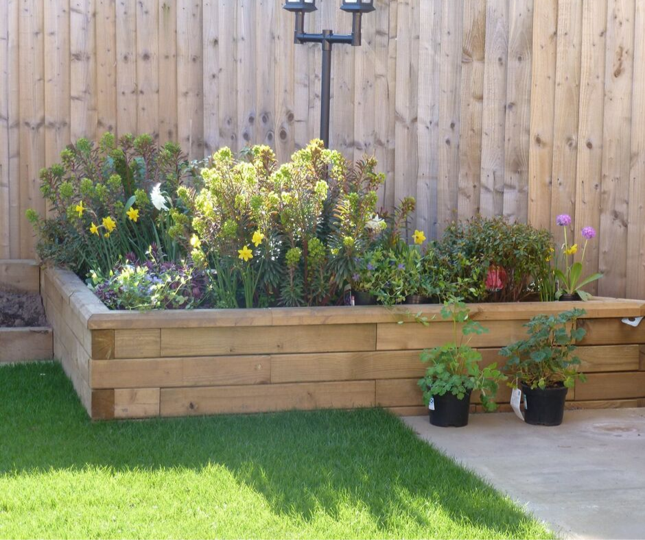 Ideas for small gardens - corner raised beds