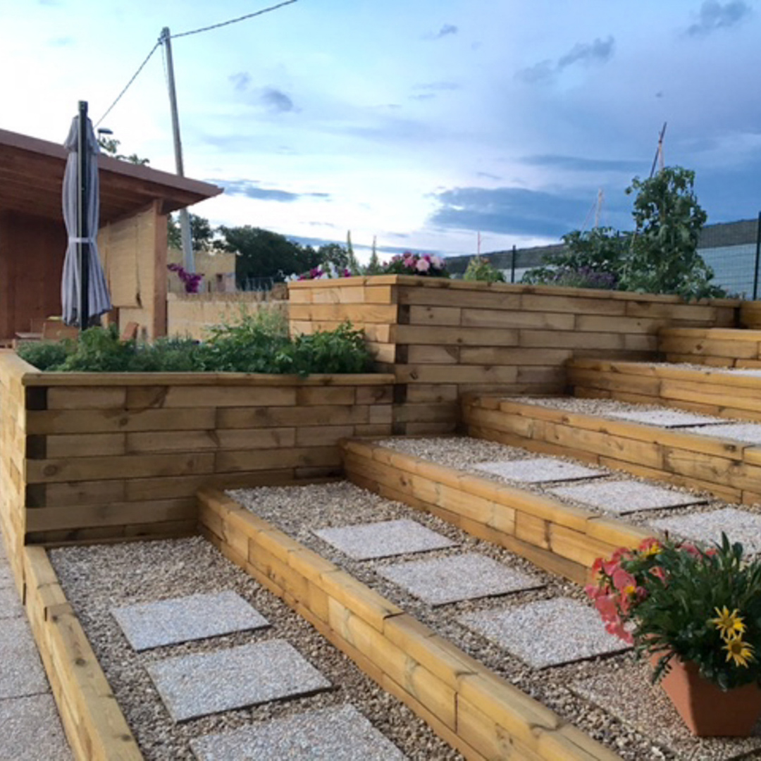 New build sloped gardenWoodBlocX steps and planter