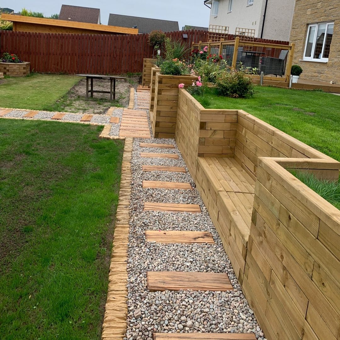WoodBlocX retaining wall with seating in terraced garden