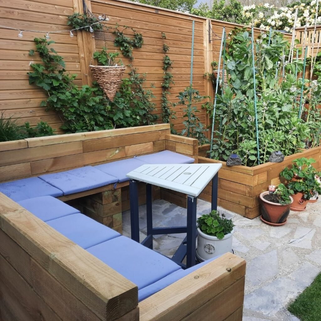 WoodBlocX corner garden seating with planting area WoodBlocX corner garden seating with planting area