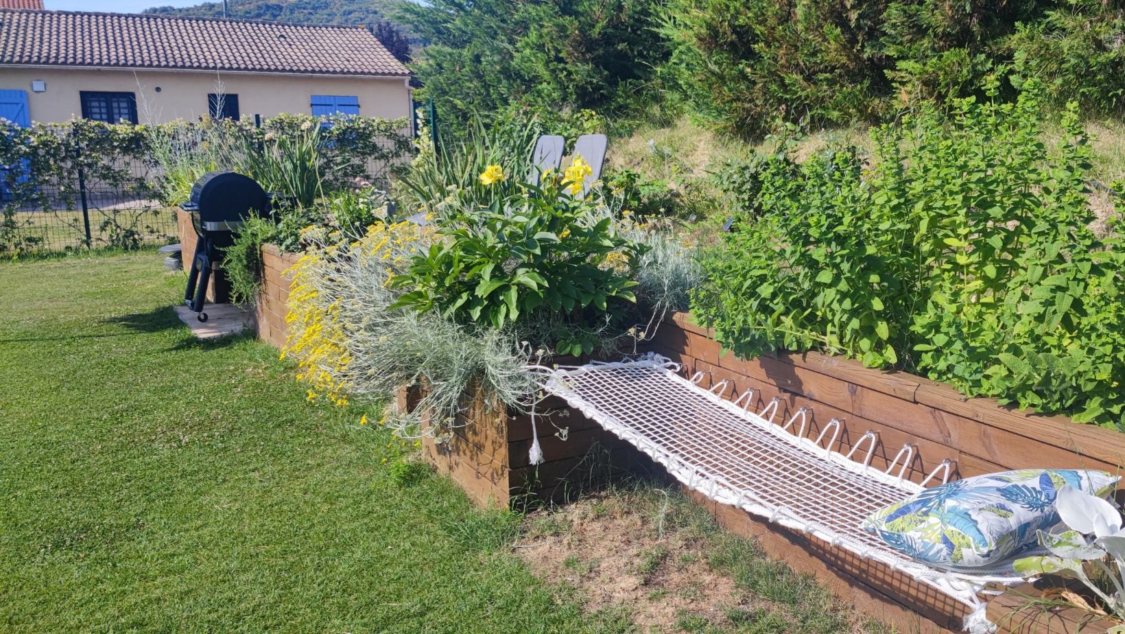 WoodBlocX retaining wall