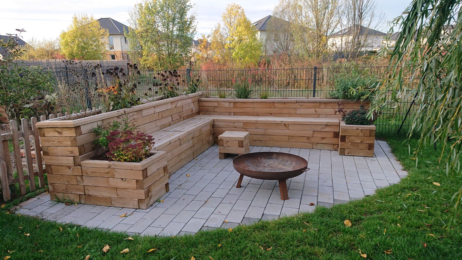 Fire pit planter bench