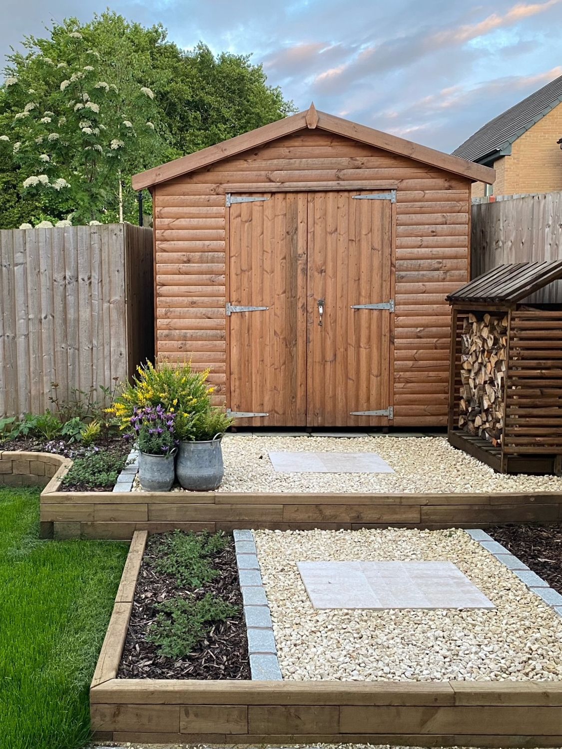 WoodBlocX wall with shed